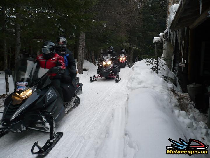 Snowmobile : Chateau Marie - My wood cabin in Canada