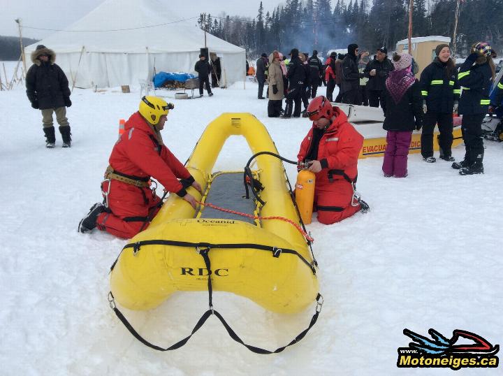 A rescue practice at Lake Édouard in Haute-Mauricie.