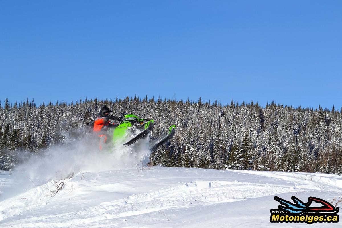 Une première en hors-piste au volant de la Arctic Cat M8000 HardCore 2019