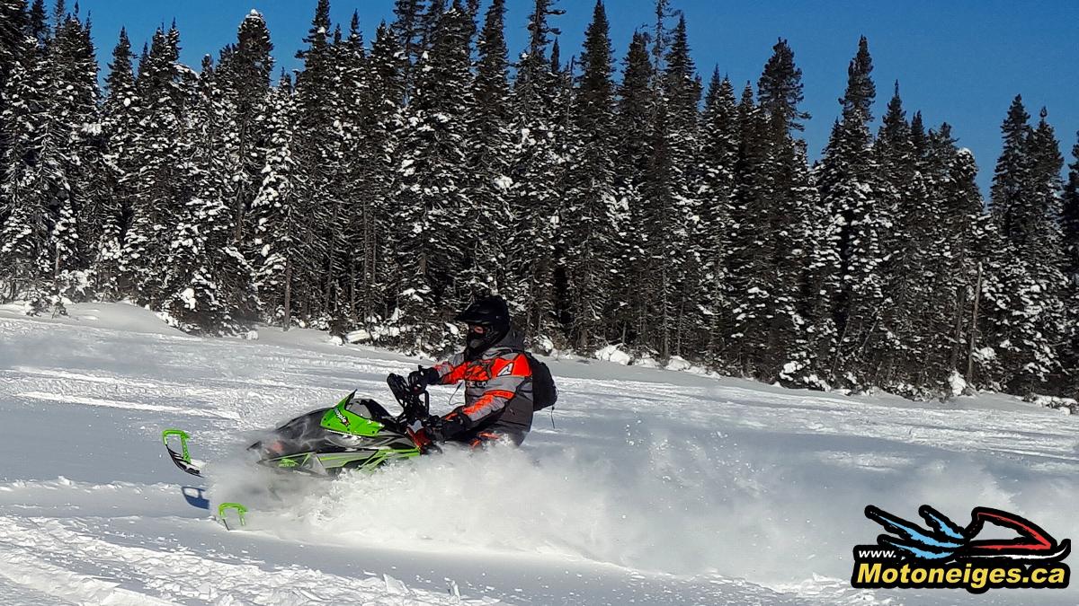 Une première en hors-piste au volant de la Arctic Cat M8000 HardCore 2019