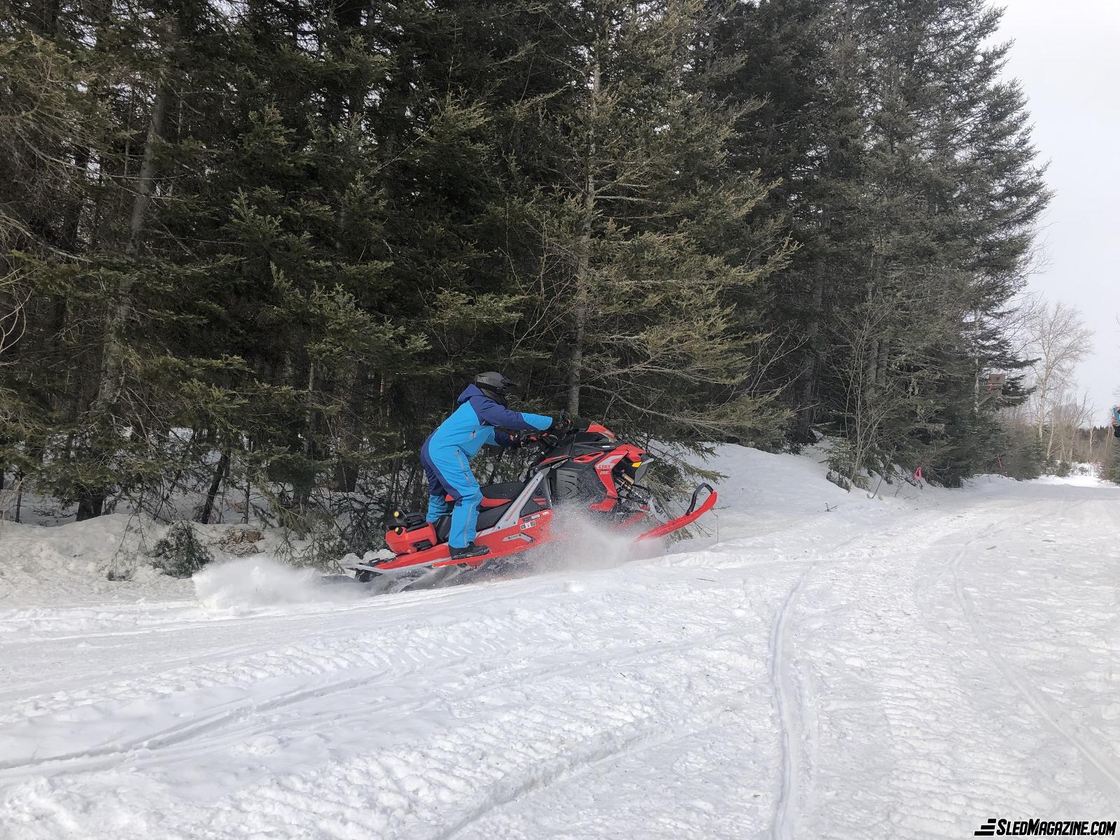 Lynx RAVE RE 850 E-TEC 2022 Review - Snowmobile