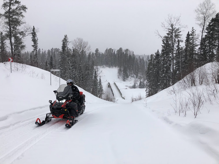 Les 5 accessoires indispensables pour passer une bonne journée sur les  pistes de ski - Valetmont - Snowuniverse Blog